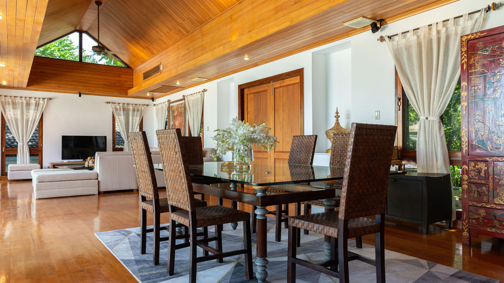 Infinity View - Intimate dining area